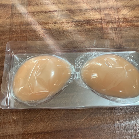 Adhesive bra - Picture 4 of 6